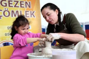 Kocaeli’de 23 Nisan Çocuk Şenliği’nde Renkli Etkinlikler ve Yüksek Katılım