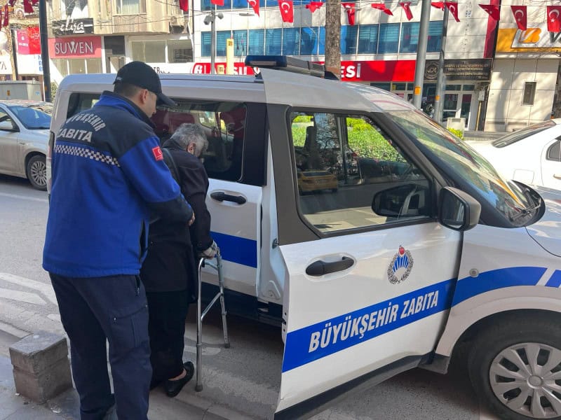 Kocaeli Büyükşehir Zabıtasından 7/24 Sosyal Destek ve Hızlı Müdahale Hizmeti