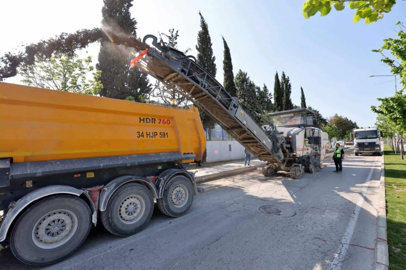 Bursa Şehirlerarası Otobüs Terminali Yolunda Asfalt Yenileme Çalışmaları Devam Ediyor