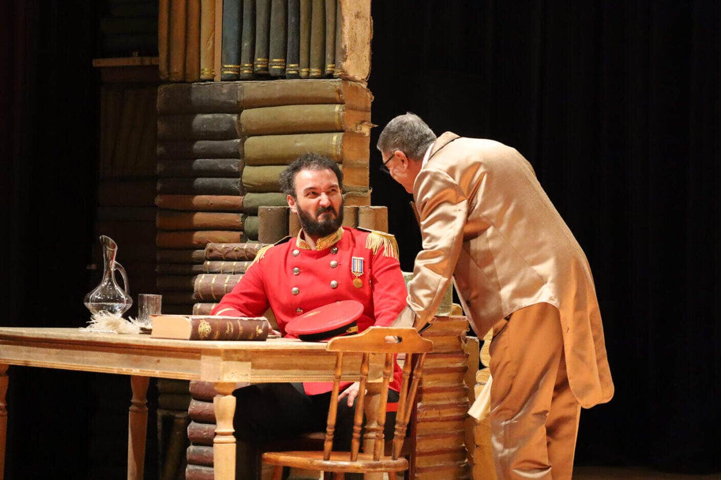 Sakarya'da Çehov Kabare Tiyatro Oyunu Başarılı Performanslarla Sahnelendi