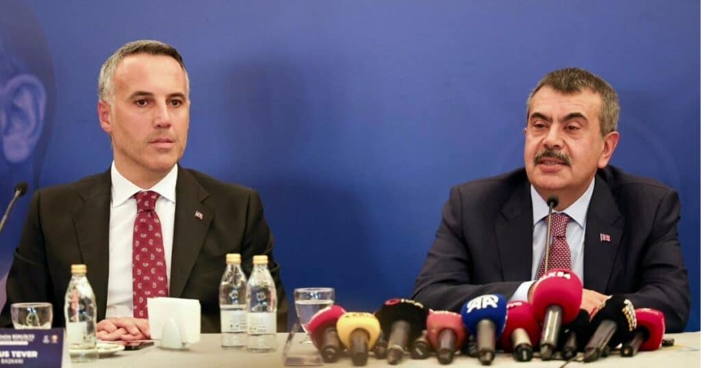 AK Parti Sakarya İl Başkanı Tever’den Bakan Yusuf Tekin’e Yönelik Eleştirilere Yanıt